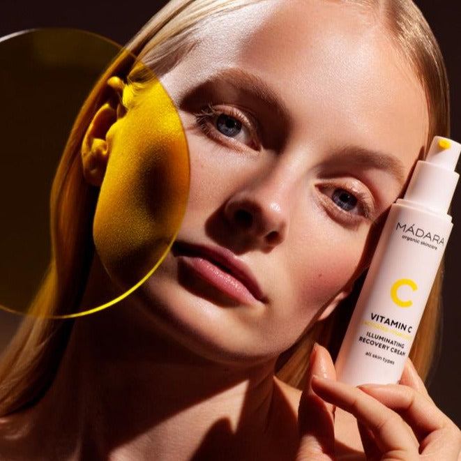 Crema Iluminadora de Recuperación con Vitamina C Mádara
