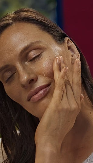 Crema de Noche Reafirmante de Granada y Péptidos de Maca Weleda